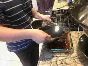 Pouring the mixed coffee jelly into a setting container